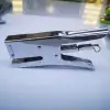 The Yizhi King 967 hand-held stapler, with 60 pieces per piece, is suitable for 24/7 stitching and can fix 20 to 30 pages of paper. The product size is 16.5*8*2 Specification image
